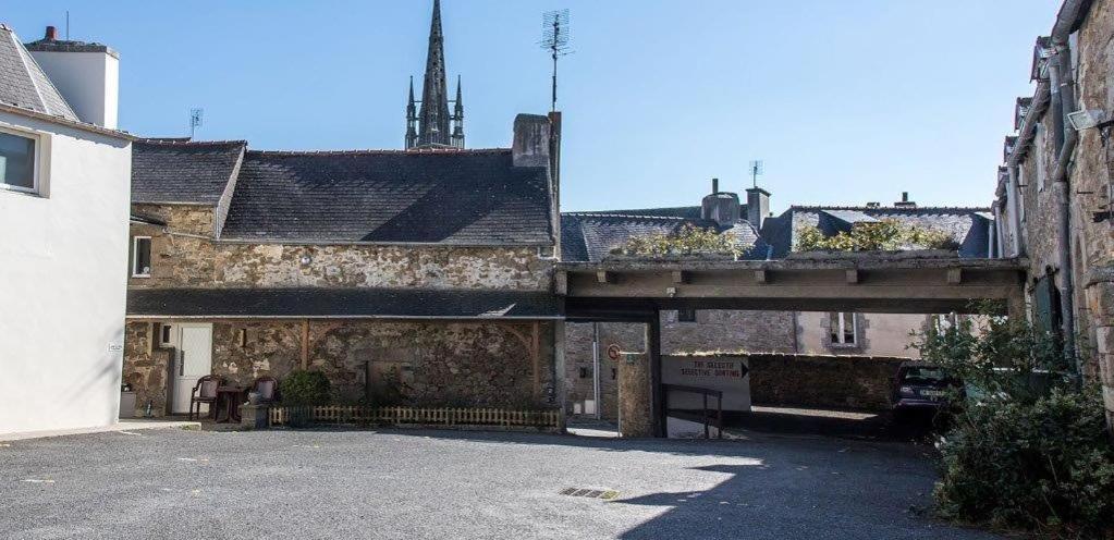 Hotel Du Cheval Blanc Saint-Pol-de-Léon Exterior foto